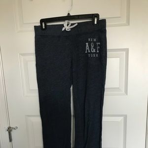 Abercrombie & Fitch - Navy sweatpants - XS